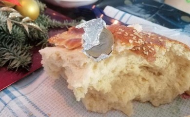 Ako ste pronašli novac u česnici, evo šta treba da uradite s njim