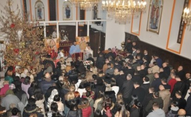 Puni hramovi vjernika: Evo kako se u hramovima širom Srpske dočekao Božić