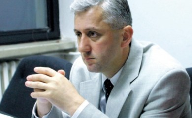 Bivši ministar u Vladi Srpske komšijama bušio gume u centru Banjaluke