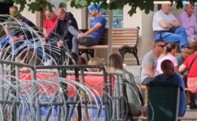 DESETI DAN PROTESTA: Okupljeni građani ispred opština na sjeveru KiM