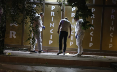Prišli džipu u centru Beograda i brutalno ubili mladića, ubica ima 16 godina