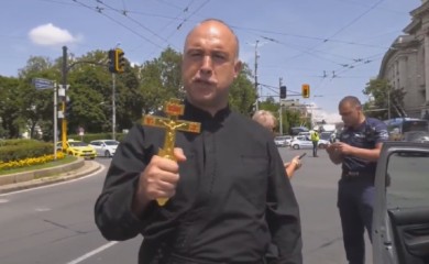 Bugarski pravoslavni sveštenik bacio anatemu na Zelenskog: “Zelenski čovječe narkomanče"  VIDEO