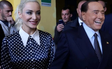 Ko je Marta Fascina? U vezi sa Berlusconijem bila je tri godine, a on joj je ostavio 100 miliona evra