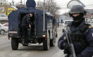 Tenzije na KiM: Blindirana vozila Kurtijeve policije krenula ka Jarinju