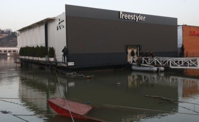 Mladića usmrtio frižider na beogradskom splavu