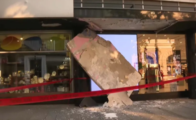 Srušio se dio nadstrešnice u centru Beograda