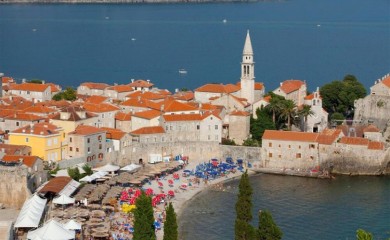 Budva: Mlada Srpkinja izbola Turčina u leđa