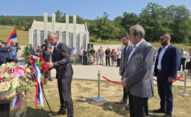 Položeni vijenci za stradale Srbe na Petrovačkoj cesti