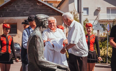 NEOBIČNO DJELO: Otkriven spomenik "Ramski gastarbajter"