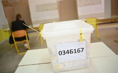 ARNAUTOVIĆ: Više od hiljadu biračkih odbora nije ispunilo propisane obaveze