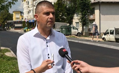 ŠEKARA: PDP i dodatno ponižava SDS i Šarovića, nosača transparenta