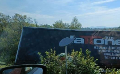 Šleper sletio u kanal pored ribnjaka