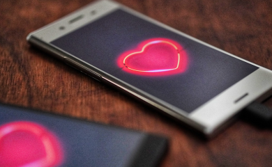 Slanje intimnih fotografija na aplikaciji za upoznavanje Amini (24) se pretvorilo u noćnu moru