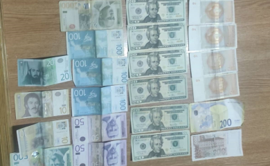 Uhapšen radnik kladionice: Pronašao torbicu prepunu novca i zadržao ga