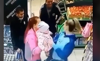 Žena u radnji slučajno uzela tuđe dijete