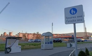 Nastavak nadmudrivanja: Postavljene kućice i novi znak za pješačku zonu