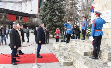 Obilježavanje Dana Republike Srpske u Banjaluci: Položeni vijenci palim borcima