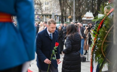 Stanivuković odao počast borcima: Što odvažnije i snažnije obilježavati 9. januar