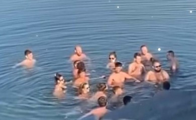 Kupanje drugog dana Božića (VIDEO)