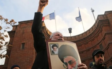 "Charlie Hebdo" uzdrmao Iran, masovni protesti u Teheranu