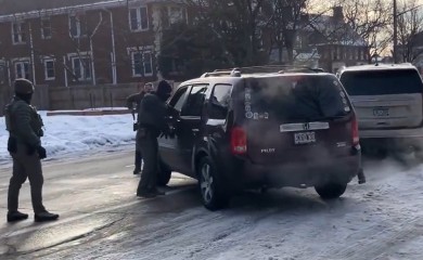 Haos u Mineapolisu: ICE agent ubio ženu kroz prozor automobila – Tramp, Noem i lokalne vlasti u otvorenom ratu