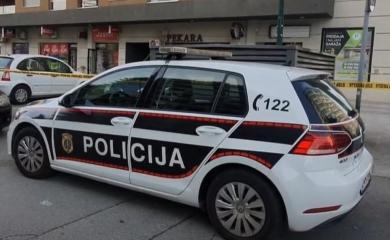 Opljačkana prodavnica: Maskiran muškarac prijetio pištoljem i tražio određenu sumu novca