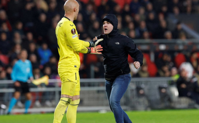 Drama tokom revanš meča baraža: Huliganu koji je udario Dmitrovića dva mjeseca zatvora