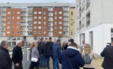 Umjesto stanova - prazna obećanja: Nezadovoljni kupci održali protest ispred Ekvatora