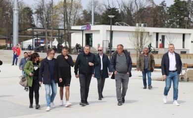 Dodik na centralnom terenu “Srpska Open-a”: Radnicima dao “za piće”