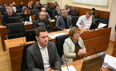 Zaštitna odijela plaćana 21,50 KM, a Institutu prodavana po 50 KM za komad