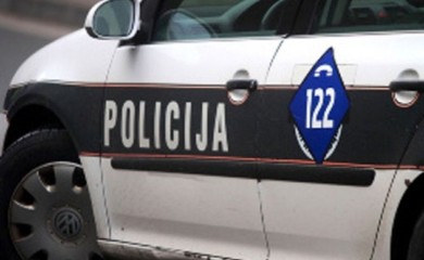 Detalji stravičnog ubistva u Tuzli: Suprugu 13 puta udario sjekirom
