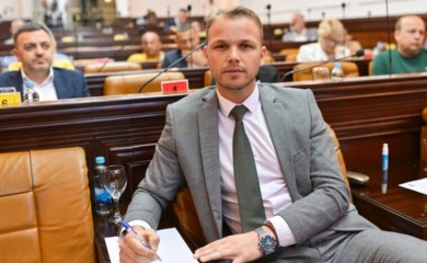 Stanivuković: Besplatne godišnje parking karte i za one koji su krv donirali preko 15, odnosno 25 puta