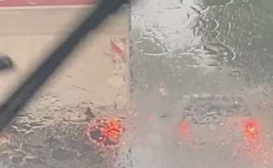 Nevrijeme u Banjaluci, bujične vode poplavile garaže (VIDEO)