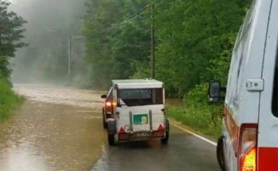 Izlila se voda u Mlinskoj rijeci, poplavljen jedan poslovni objekat