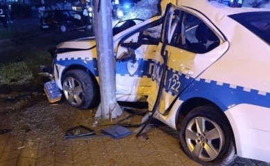 Stravičan udes u Banjaluci: U sudaru "golfa" i službenog policijskog vozila poginuo policajac