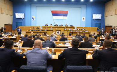 Tenzije u parlamentu: Stevandić nazvao Vukanovića ološom, dobio odgovor