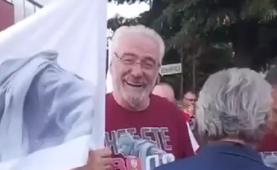 Branimir Nestorović se potukao na protestu u Obrenovcu (VIDEO)