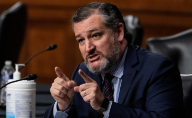 Konzervom piva gađao američkog političara