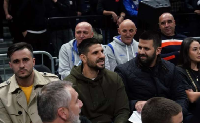 Napadač "Orlova" uživa na košarkaškom derbiju