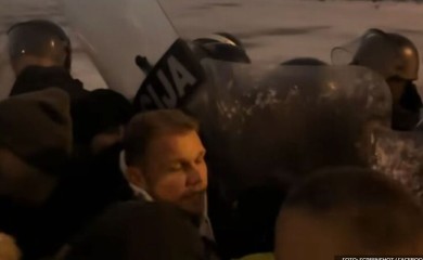 Stanivuković: Policija nas je napala i protjerala sa našeg parkinga VIDEO