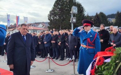 Položeni vijenaci na srpskom vojničkom spomen-groblju "Mali Zejtinlik" u Sokocu