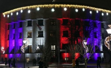 Palata u bojama srpske zastave, sinhronizovani vatromet širom Srpske i u Beogradu (VIDEO)