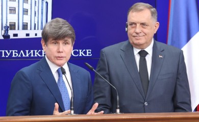 Blagojević: Kristijan Šmit prijeti Srbima zbog Dana Republike – „Zamislite da Amerikancima zabrane 4. jul“