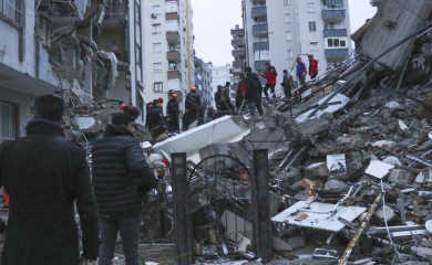 Broj žrtava razornog zemljotresa premašio 15.000, pomoć stiže sa svih strana