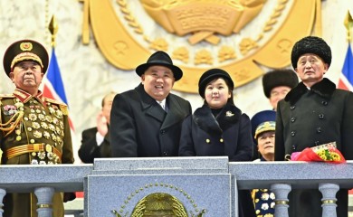 Kim Jong-un u društvu kćerke predstavio nove balističke rakete