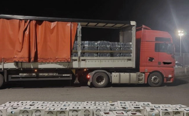 Vozač kamiona platio „paprenu” kaznu: Pokušao da iz BiH prošvercuje 50 boca freona