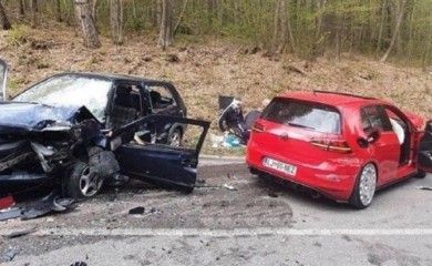 Još jedna tragedija na bh. putevima: Poginuo suvozač u golfu