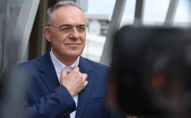 Skandal u Tesliću: Milioni keša za odbornike ili za rušenje Srbije?