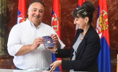 Direktoru Tesla laboratorije Marku Alesiju uručen Tesla diplomatski pasoš