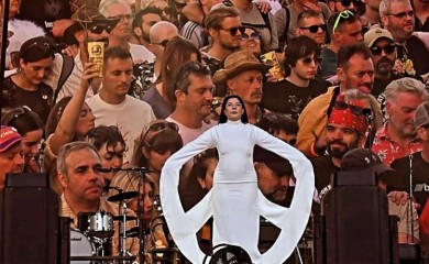 PERFORMANS: Na poziv Marine Abramović, 250.000 ljudi na festivalu u Britaniji ćutalo sedam minuta